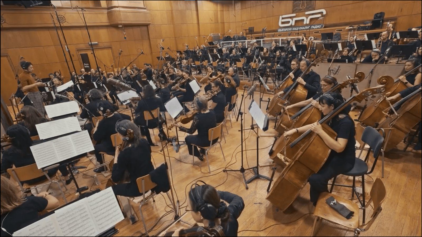 L'orchestre enregistrant la bande originale